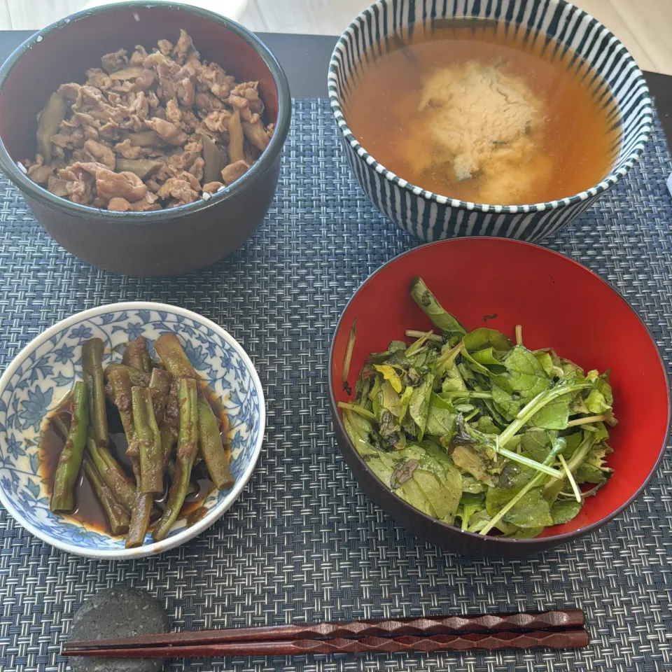 時雨煮丼・ニラと大根の味噌汁・いんげんの胡麻和え・ベビーリーフのサラダ|a-parkさん