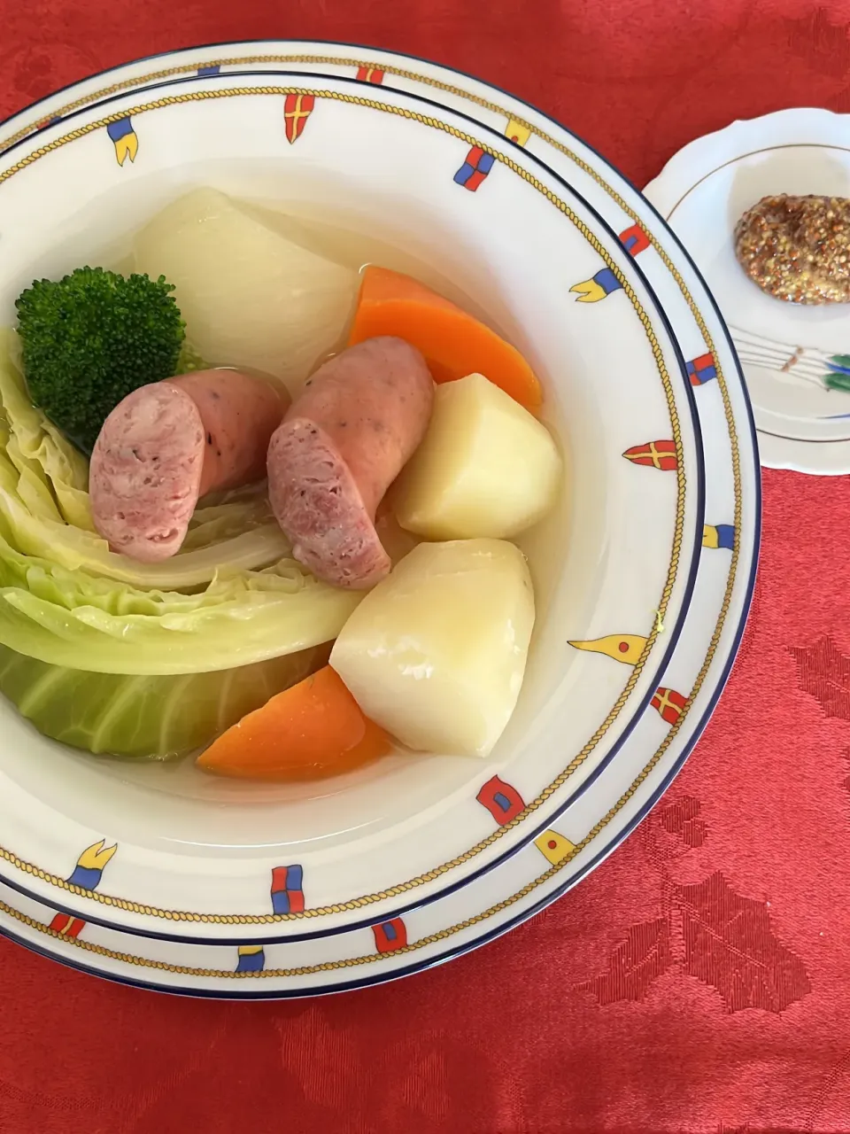 今日のディナーはポトフ❣️からのシチュー→グラタンで〆ようと狙ってますが。それまでに無くなるかな？|tamemitiさん