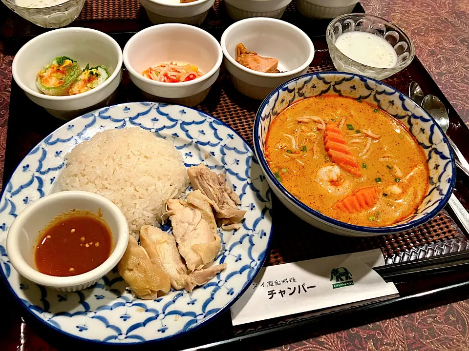 カオマンガイとトムヤムクン麺のランチ|リフルシャッフルさん