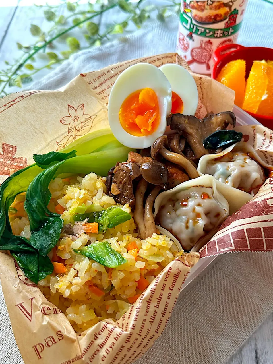 【誤差あり弁当】台湾の汁なしワンタン(えび入り)とサンベイグーとコリアンホットのチャーハン弁当|まなまな♡さん