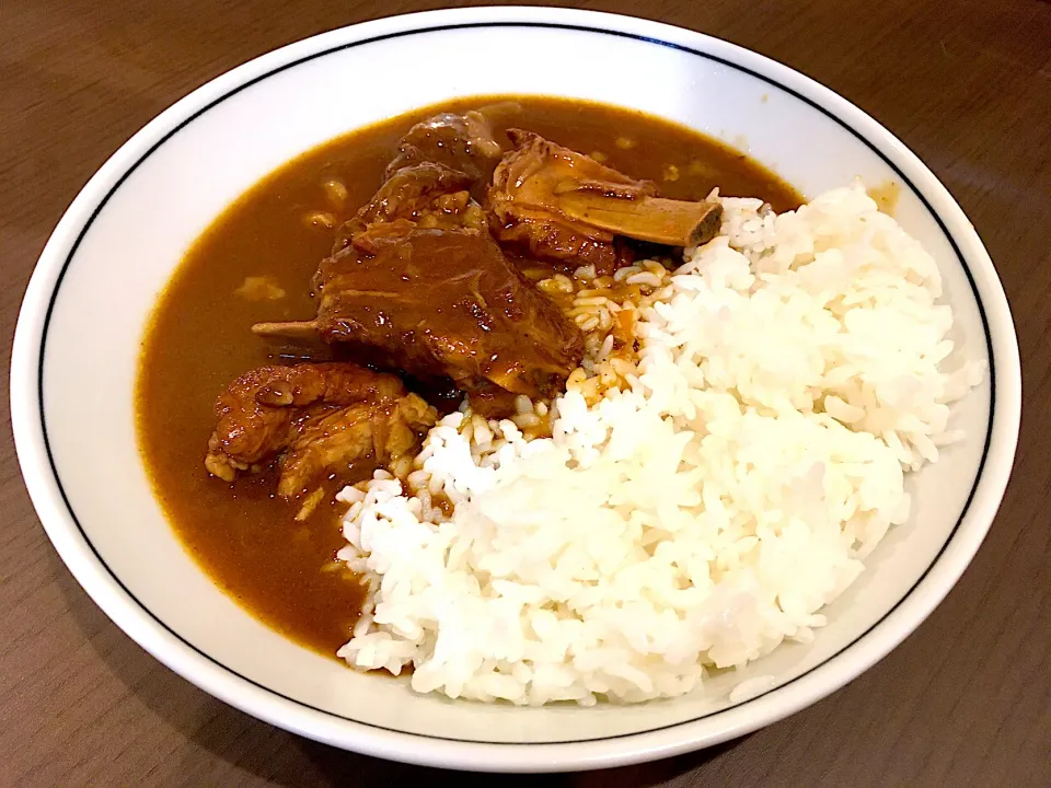 骨つき肉カレーです🍖|うしですさん