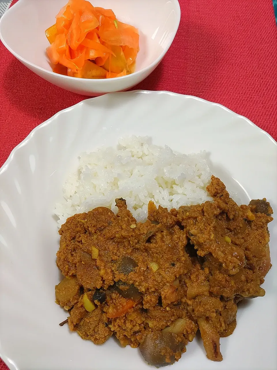 ごぼうみそキーマカレー＆柿とにんじんの柚子風味サラダ|samutanさん