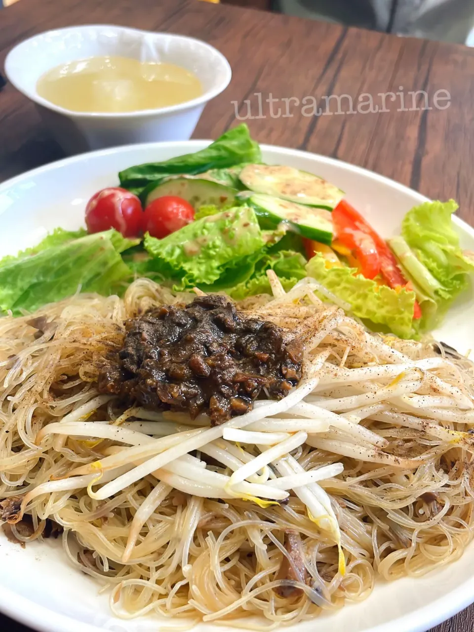 ＊たっぷり肉味噌ビーフンと大根のスープ。ベジ台湾料理屋さんでランチ♪＊|ultramarineさん