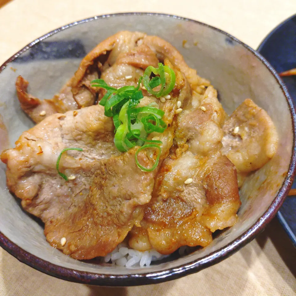 焦がしダレの豚丼|あゆみ│ハレシピさん