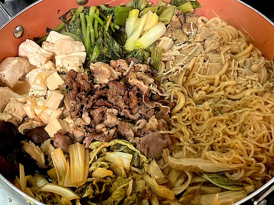留守番中の主人用 肉うどんに使った肉の余りとゴボウ以外は全てある物だけですき焼き|🐈⸒⸒⸒⸒つるのダンス🐈🐾さん