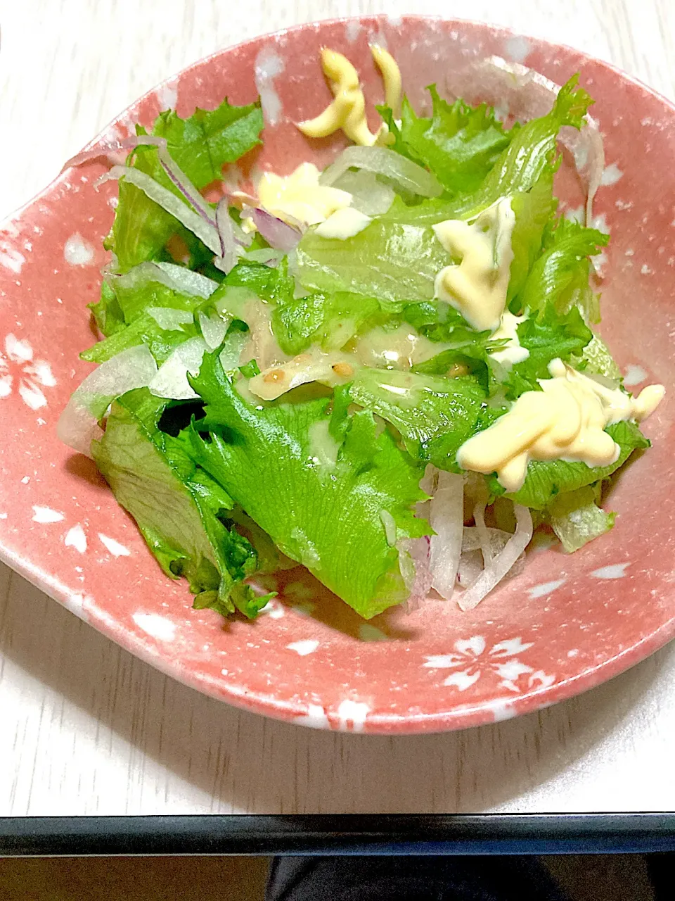 レタスオニオンの、ゴママヨサラダ|Ayaさん