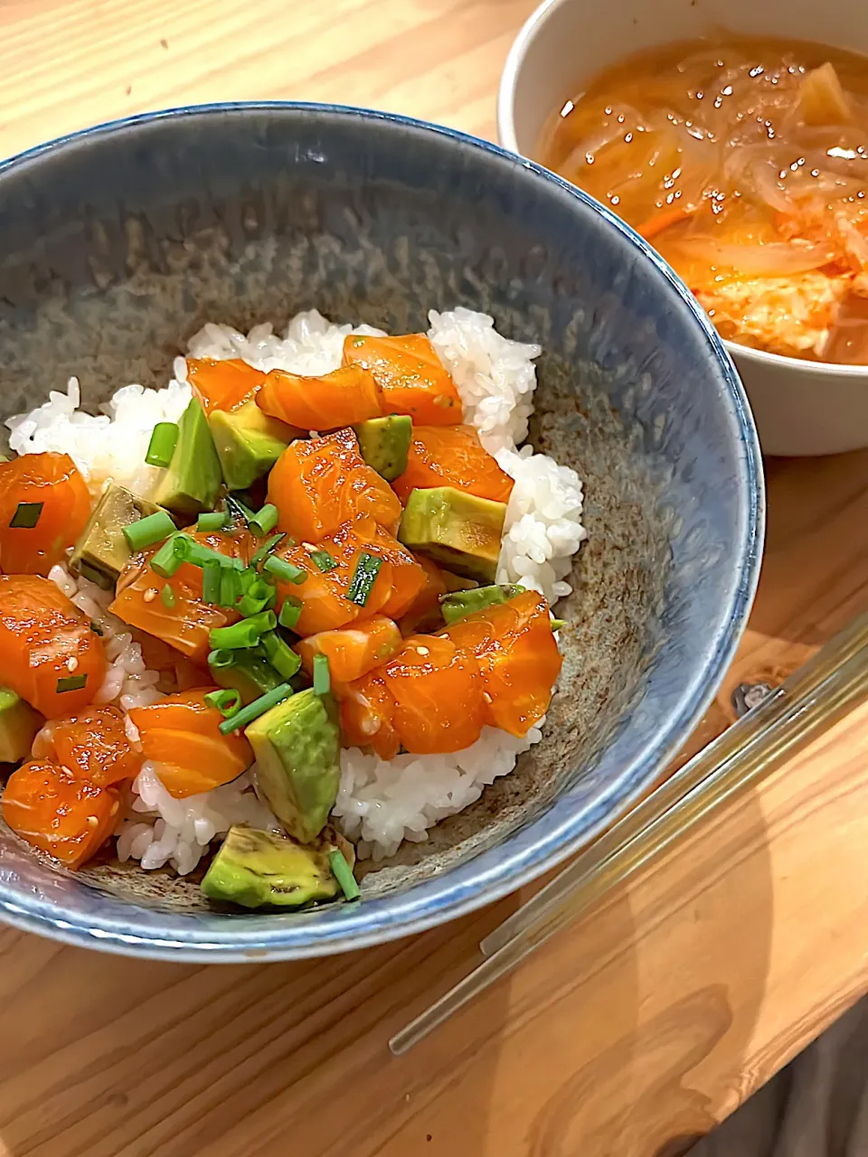 ポキ丼 & キムチと玉ねぎとたまごのお味噌汁|ぺろたんさん