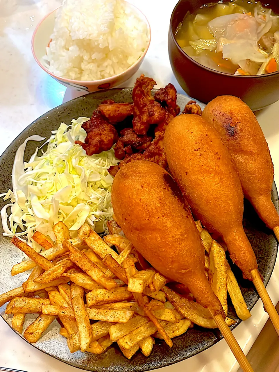 おっさん飯　唐揚げ　ポテト🍟　アメリカンドッグ　汁|ひげおやじさん