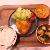 アジフライ、春雨サラダ、お豆腐ワカメ油揚げネギのお味噌汁|ぷゆこさん