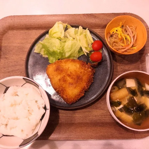 アジフライ、春雨サラダ、お豆腐ワカメ油揚げネギのお味噌汁|ぷゆこさん