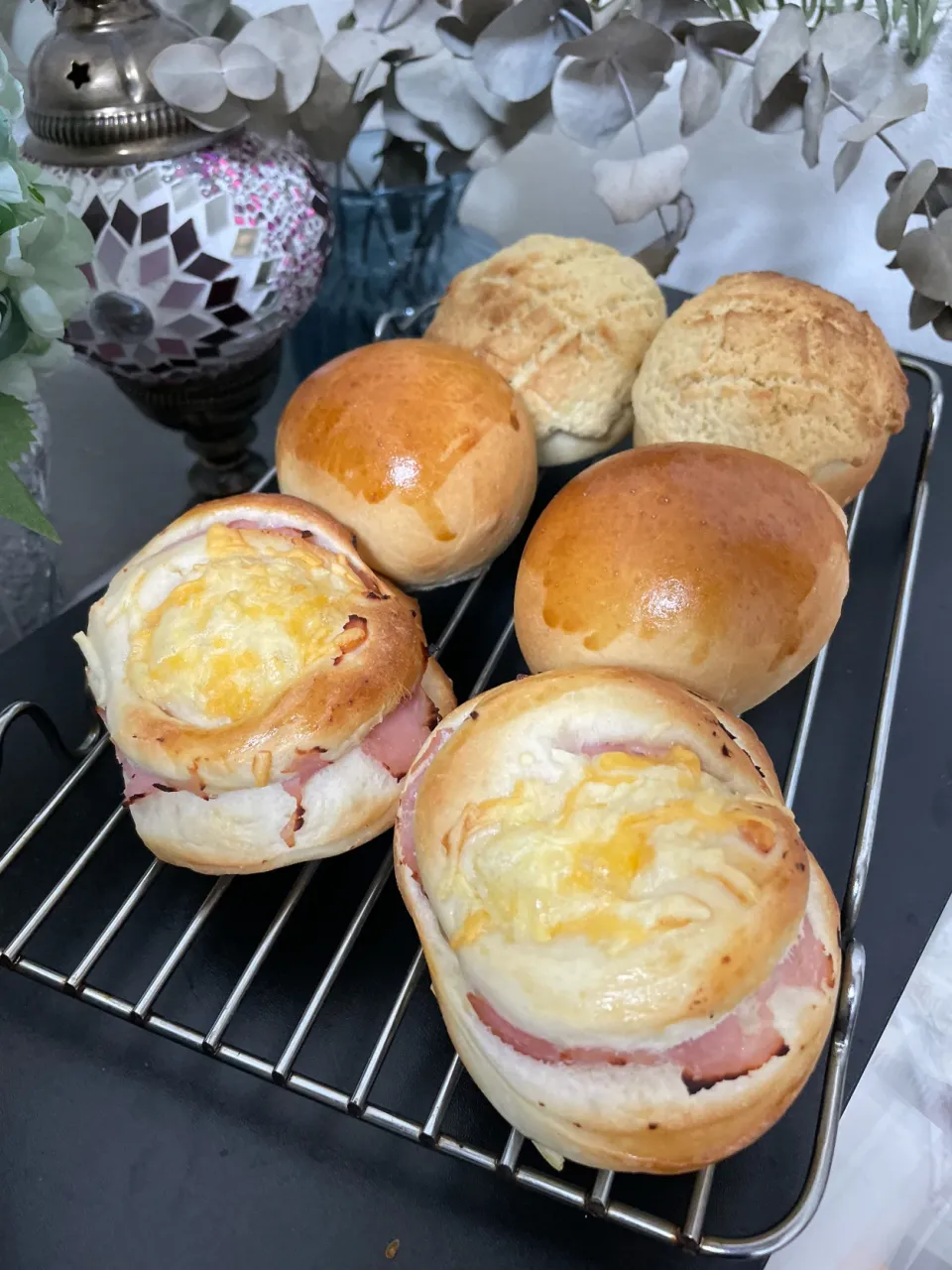 ひとつの生地から、丸パン、ハムチーズパン、メロンパン|Mikaさん