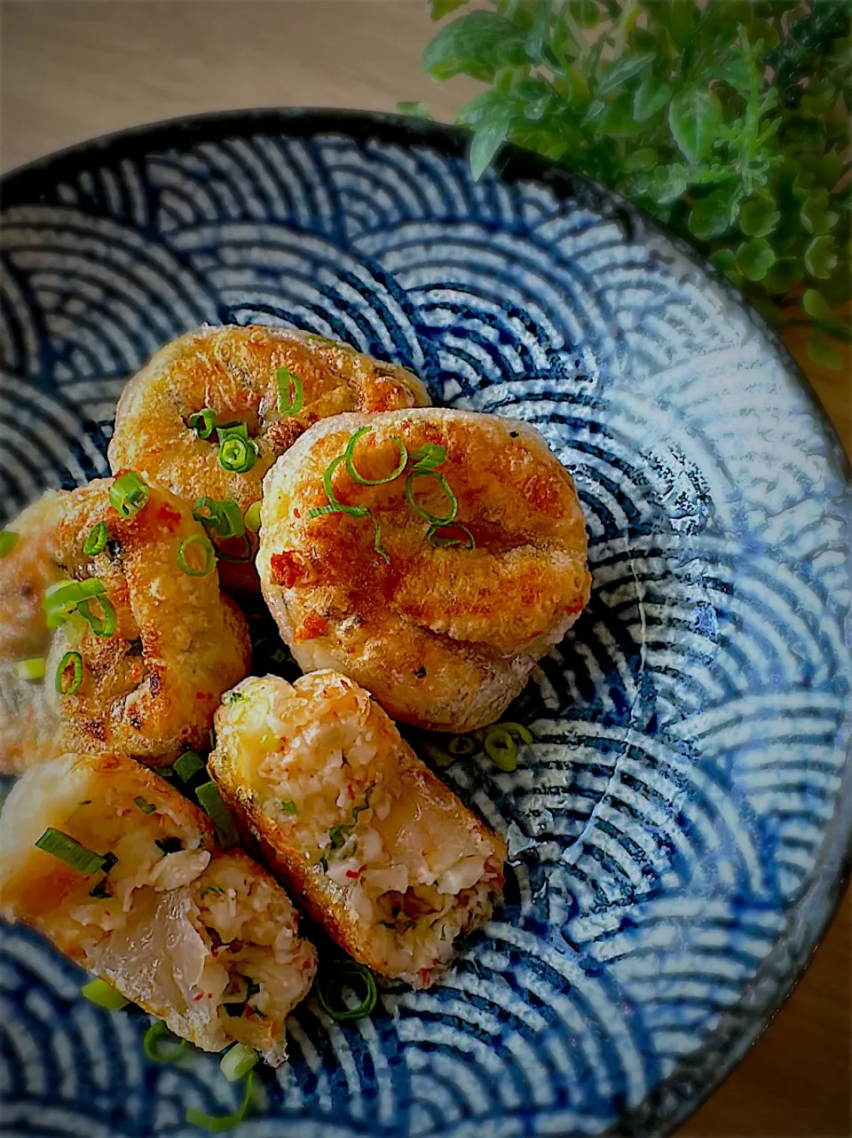 はんぺんとカニカマのライスペーパー焼き🦀|みゆき𐤔(◍´͈ ᵕ `͈ ◍)𐤔さん