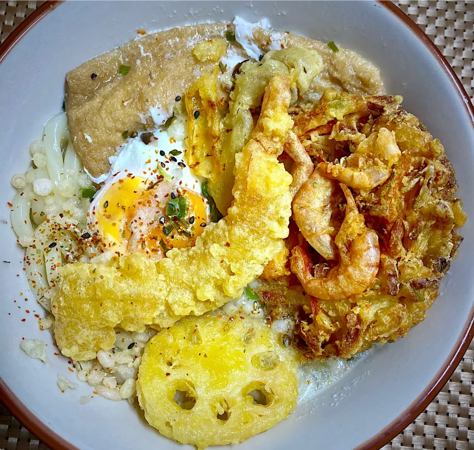 天ぷらきつねうどん|すくらんぶるえっぐさん