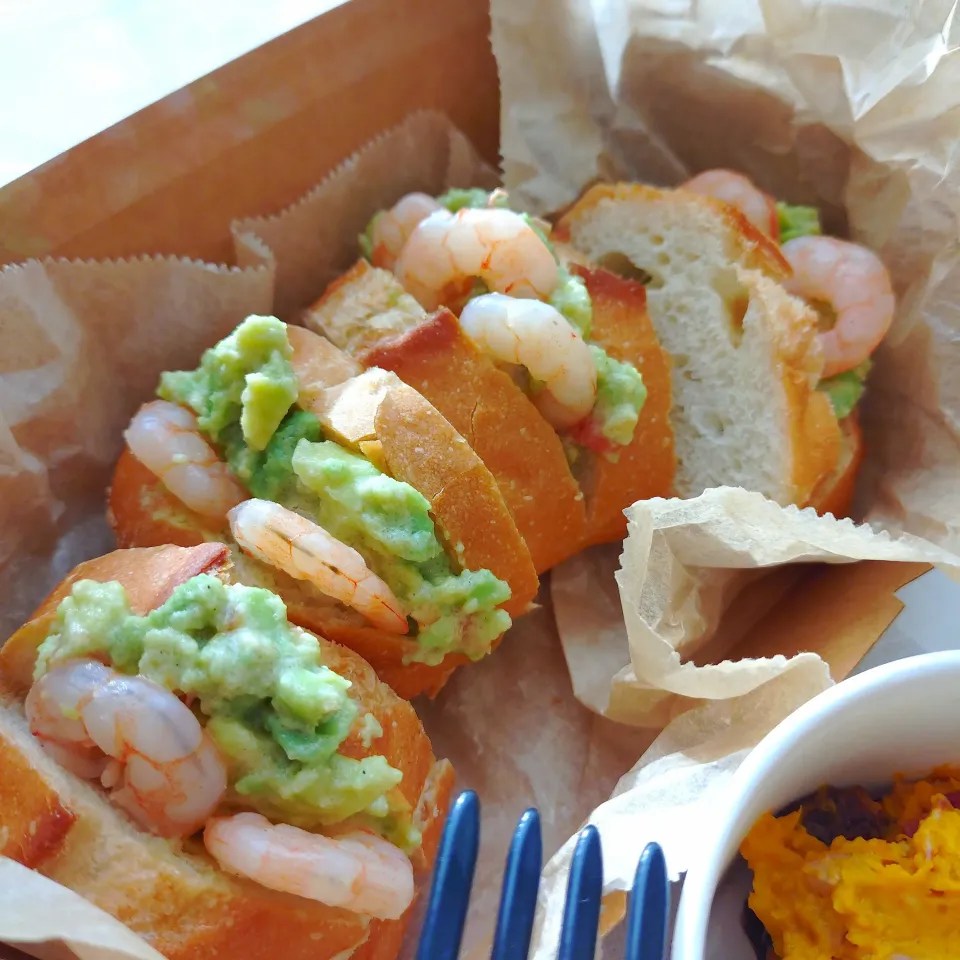 エビとワカモレのサンドイッチ|あゆみ│ハレシピさん