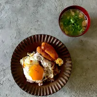 フライドエッグ丼朝ごはん