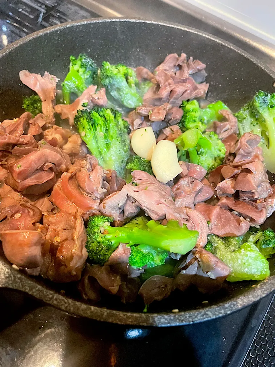 玉ねぎ麹と砂肝ブロッコリー炒め|にゃふてん⛩️さん