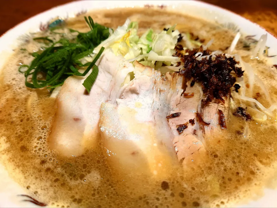 【12/5頃までの限定】 
渡なべ 
鹿児島ラーメンこいくち
(こいくち or うすくちの選択、
大根の漬物付き)
@高田馬場7分、西早稲田 
25314
〈醤153塩51噌󠄀23タ10昆9出15
F17冷27混4つ3焼1ポ1〉|大脇さん