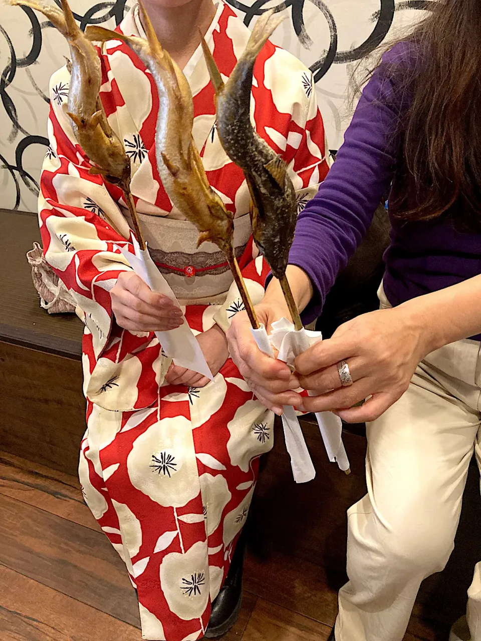 鮎の塩焼きをいただきまーす😋（実況中継中）|なびさん