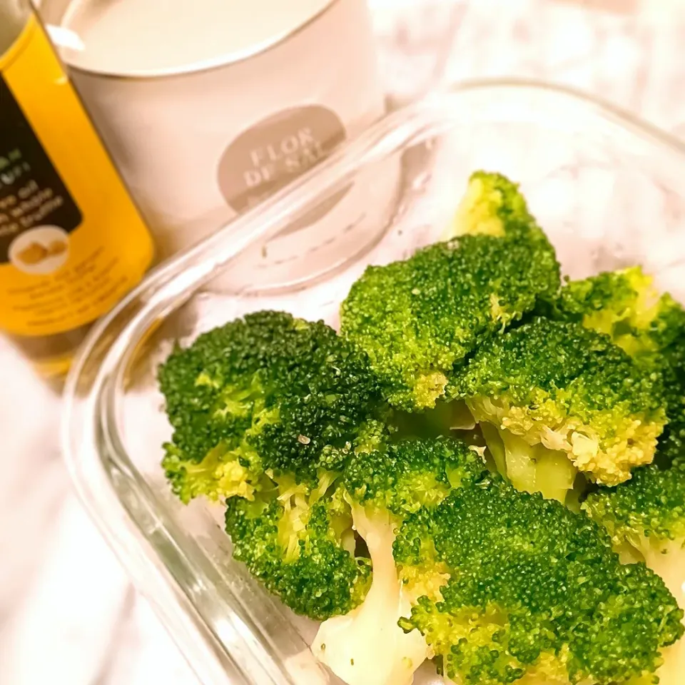 トリュフオイルとマヨルカ島の塩スモークのブロッコリー🥦︎|❤︎YUKARI❤︎さん