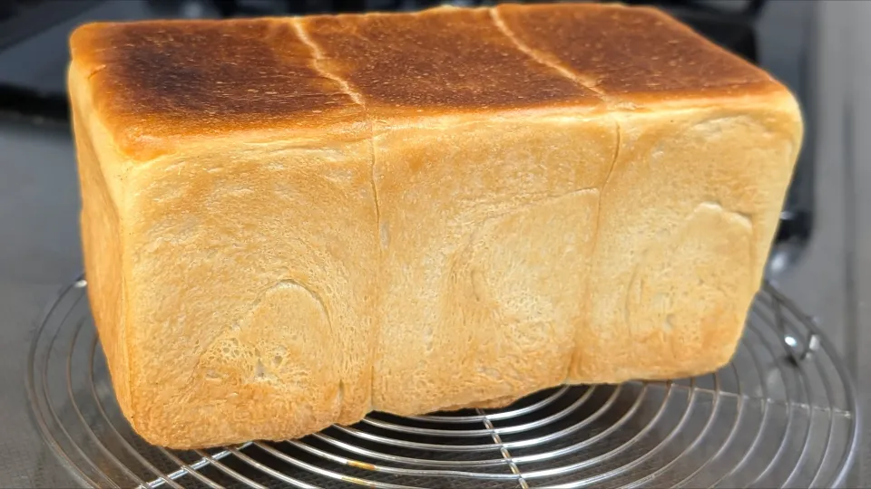 本日のパン屋さんは、食パン|f.1125beさん
