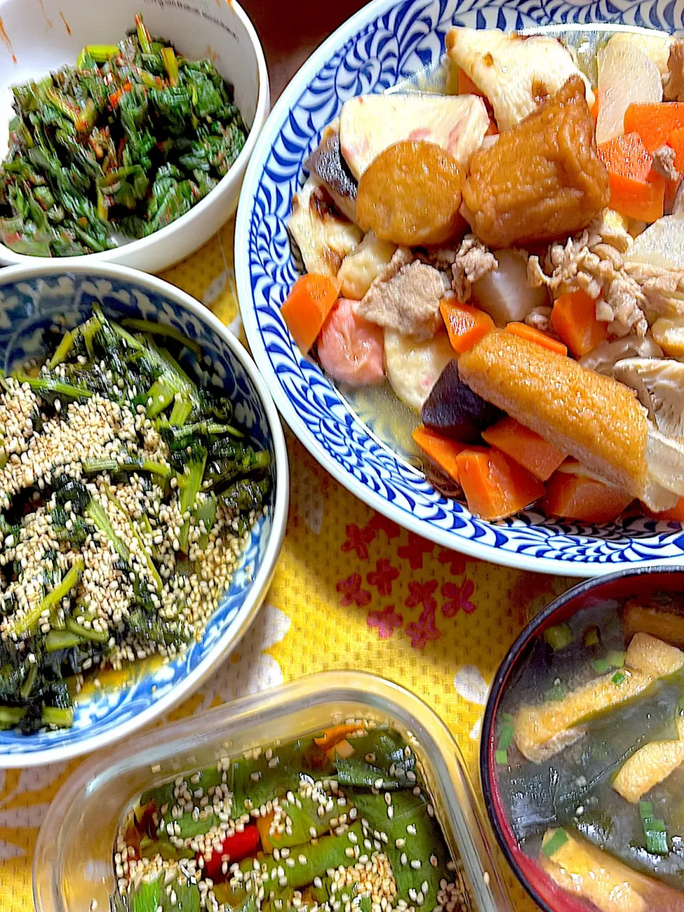 おでんの具の煮物　大根葉のナムル　大根葉のキムチ風　大根の大葉巻き　味噌汁|4jinoanataさん