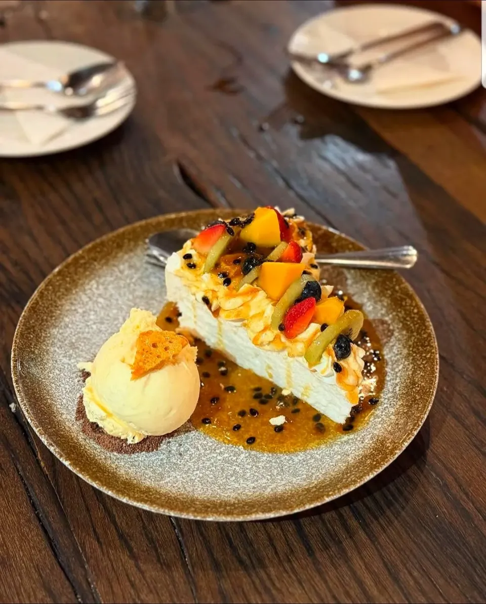 Mixed Fruit Cheesecake w/ Vanilla Ice Cream 🥭🍓🥝🍨🤤|An'leeさん