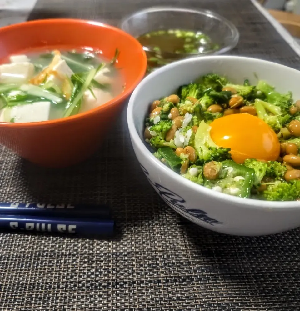 ブロたま納豆丼
水菜の塩麹スープ
だしスープ(めかぶ)|マギーさん