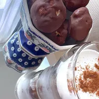 Cream Puff & Iced Coffee|Ana Kaliaさん