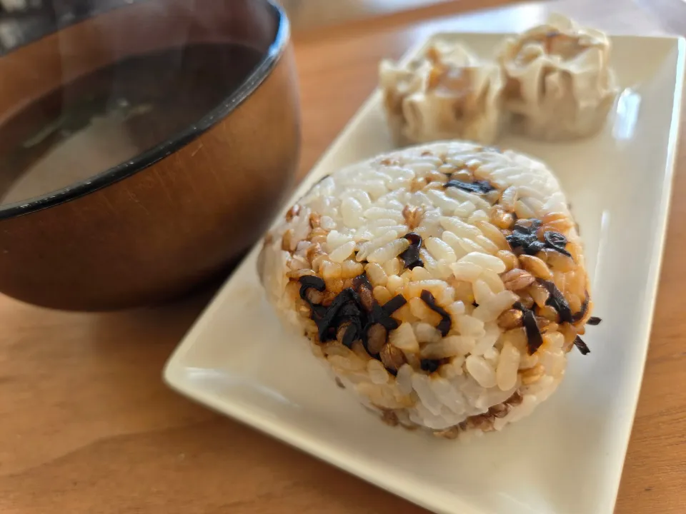 朝おにぎり🍙|しあるさん