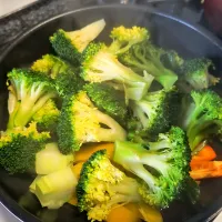 ブロッコリーとパプリカ蒸したやつ| 112さん