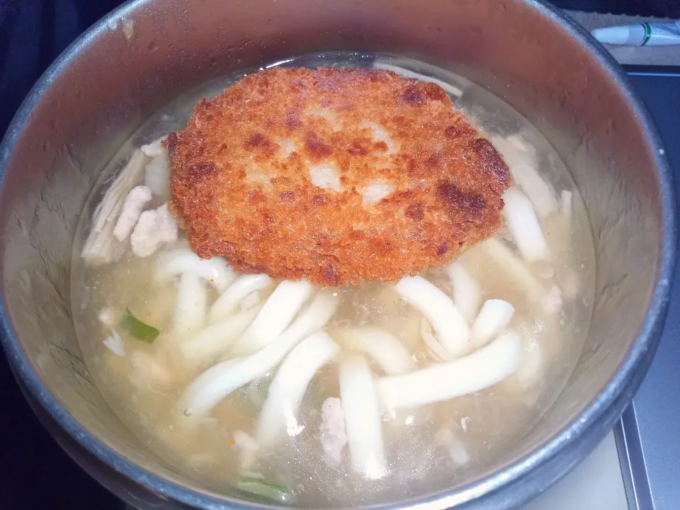 みぞれ仕立てのなめ茸と豚ひき肉入りとろみ付きコロッケうどん|darkbaronさん