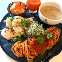 ゆかりさんの料理 完熟トマトのアラビアータ・カリフラワーサラダ🌱ゼンブヌードル使用〜|ゆかりさん