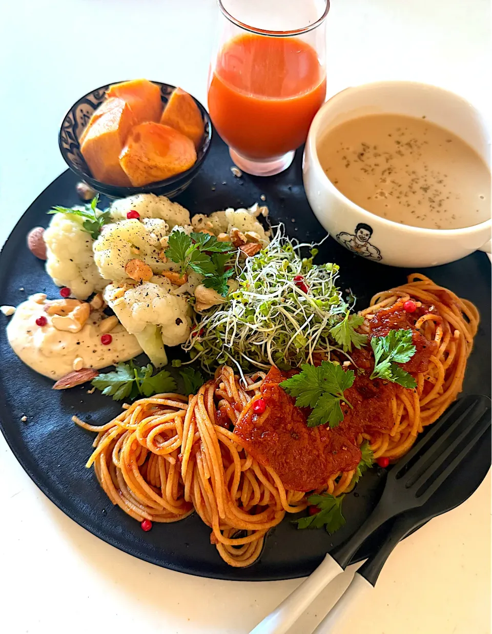 ゆかりさんの料理 完熟トマトのアラビアータ・カリフラワーサラダ🌱ゼンブヌードル使用〜|ゆかりさん