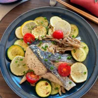 さわらとズッキーニのガーリックレモン蒸し