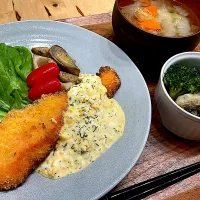 サーモンカツとアヒージョ|しんぶんしさん