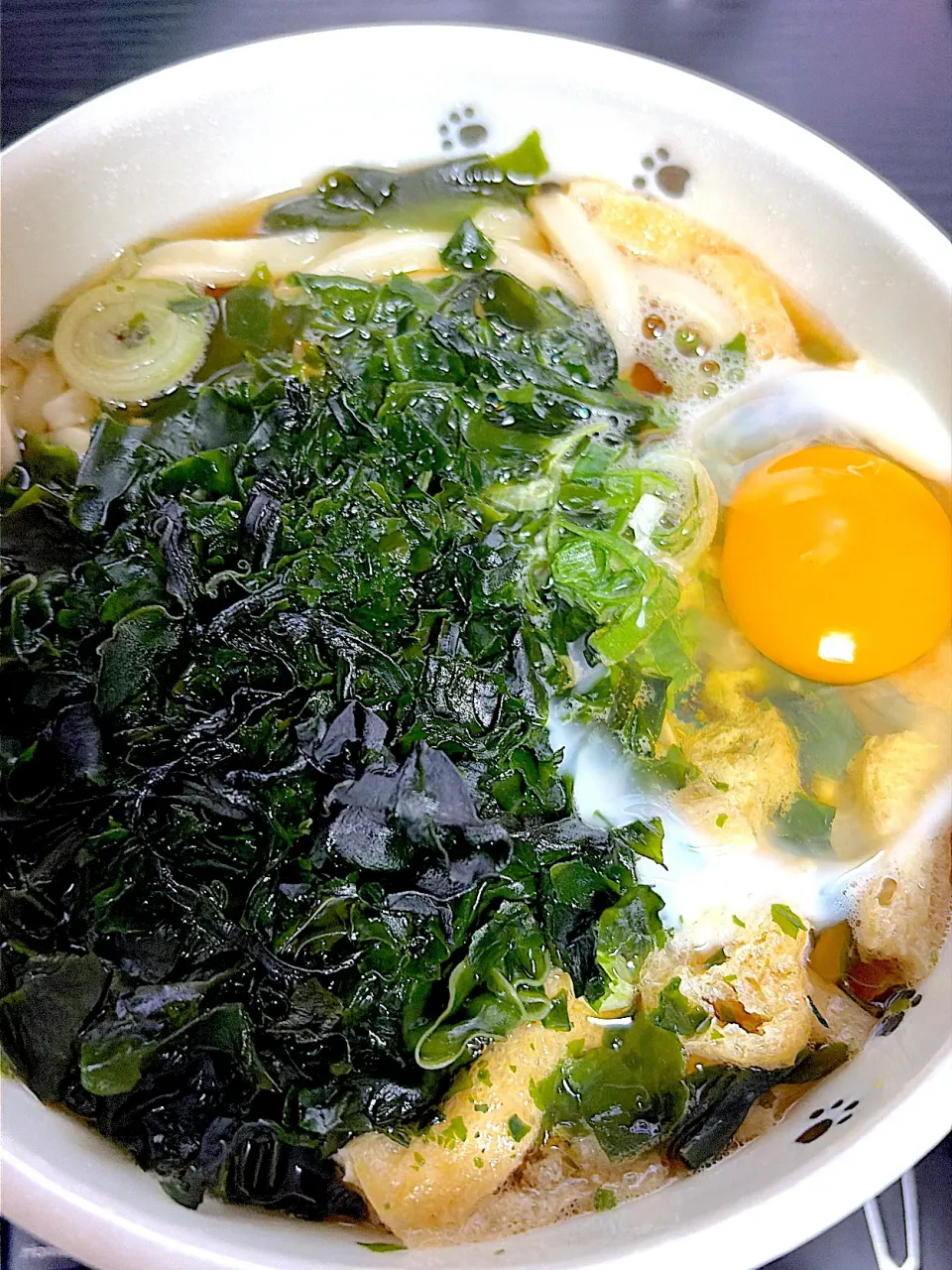 わかめたっぷり月見うどん|獨樂さん