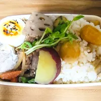 #弁当　無印良品の栗ご飯　牛肉のレンコン甘辛炒め　ホクホク炊飯器さつまいも　豆苗　冷凍焼売|まな☆さん