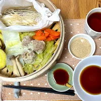 蒸籠蒸し(冷凍庫の手作り焼売残り、やはり冷凍庫の鯛)(*´-`)|songさん