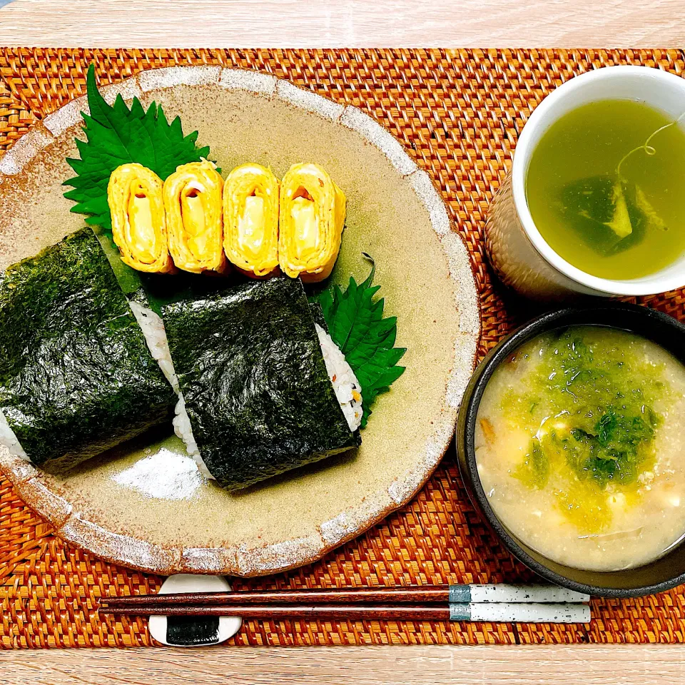 🍙昼【お茶漬けの素おにぎり】🍙|Laniさん