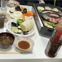 帰ってきたら、パパのポケットマネーで、焼肉準備してくれてた🤭🙌☆焼肉☆玉葱スープ|Saharaさん