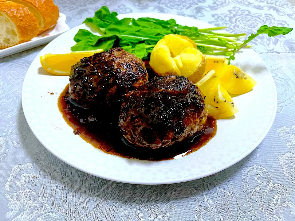 ハンバーグ 赤ワインソース|ももさん