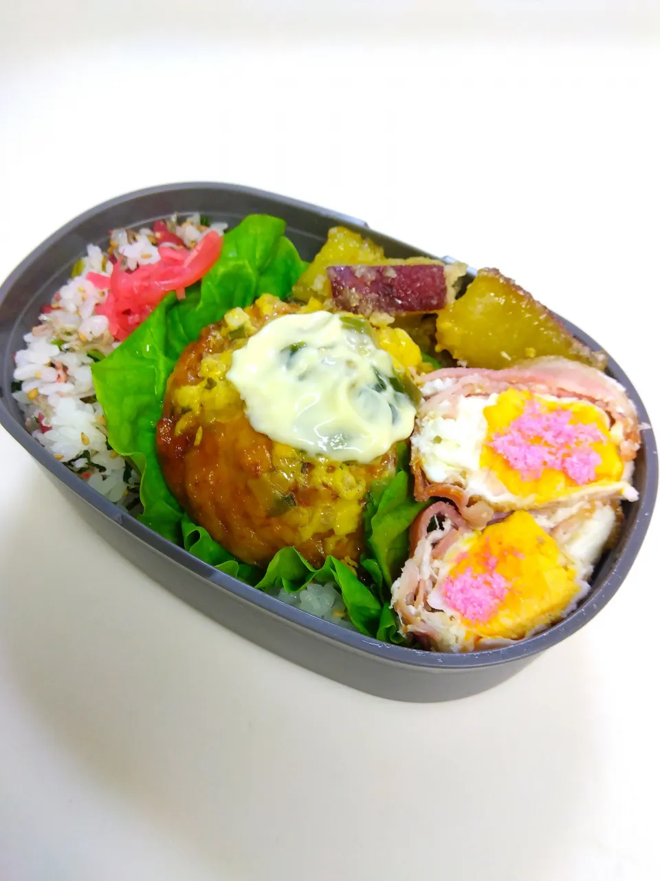 梅じゃこご飯、豆腐ハンバーグ、さつまいもバター、桜でんぶベーコンエッグ、紅生姜、|mamedaifukuさん