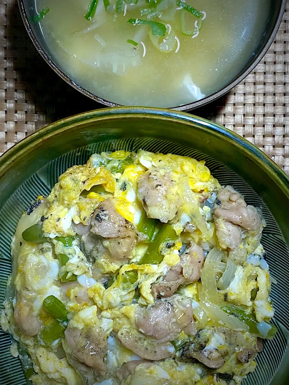 炭火親子丼|すくらんぶるえっぐさん