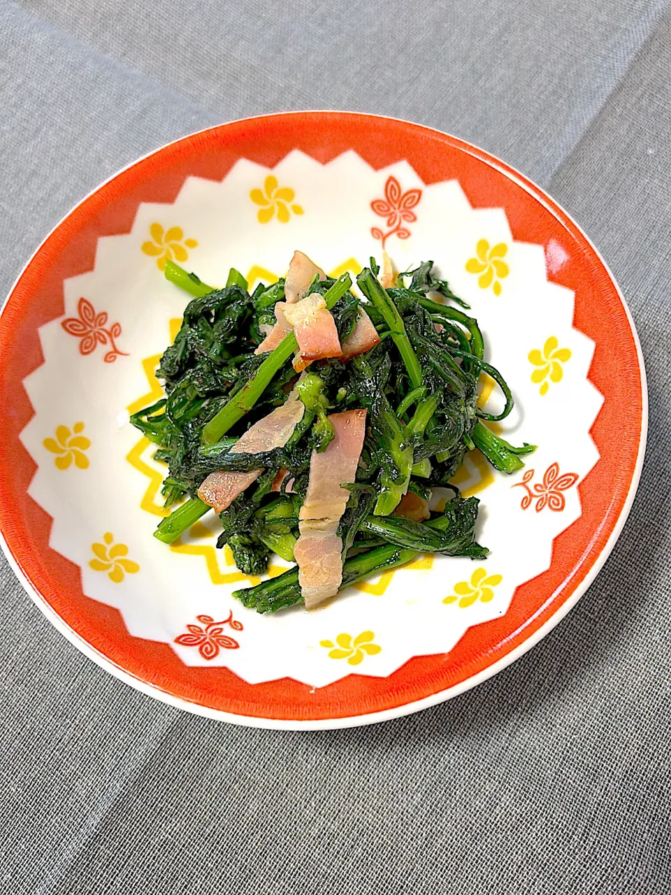 春菊とベーコンの塩炒め|狛犬さん