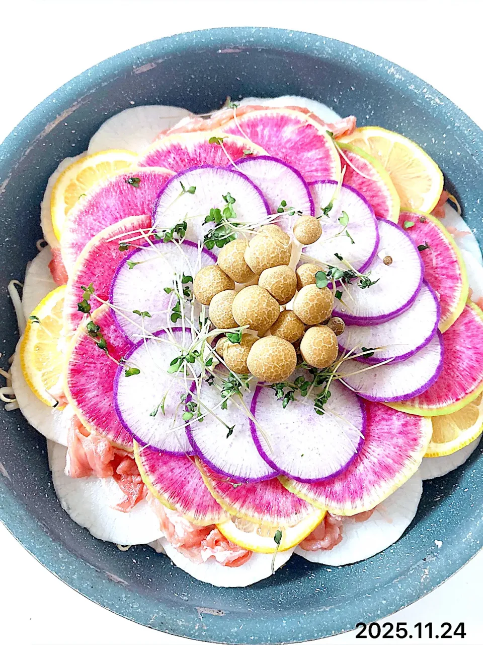 カラフル大根と豚肉のミルフィーユ鍋|オーロラさん