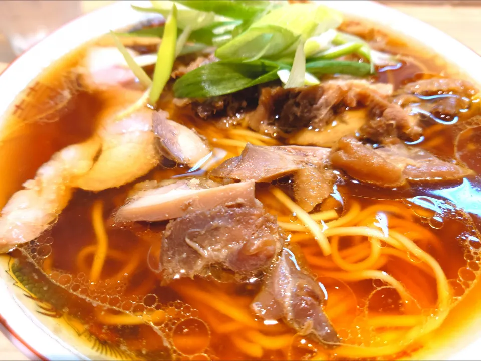 【11/29までの期間限定】
【完全キャッシュレス対応】
【TRYラーメン大賞2025-2026 
名店部門 塩/MIX部門入賞】 
【食べログ ラーメン TOKYO 
百名店 2023~2024 選出店】 
桜上水 船越 
老鶏中華そば 中
 (200g、並と同料金1,200円) 
＠桜上水4分
25316
〈醤155塩51噌󠄀23タ10昆9出15
F17冷27混4つ3焼1ポ1〉|大脇さん