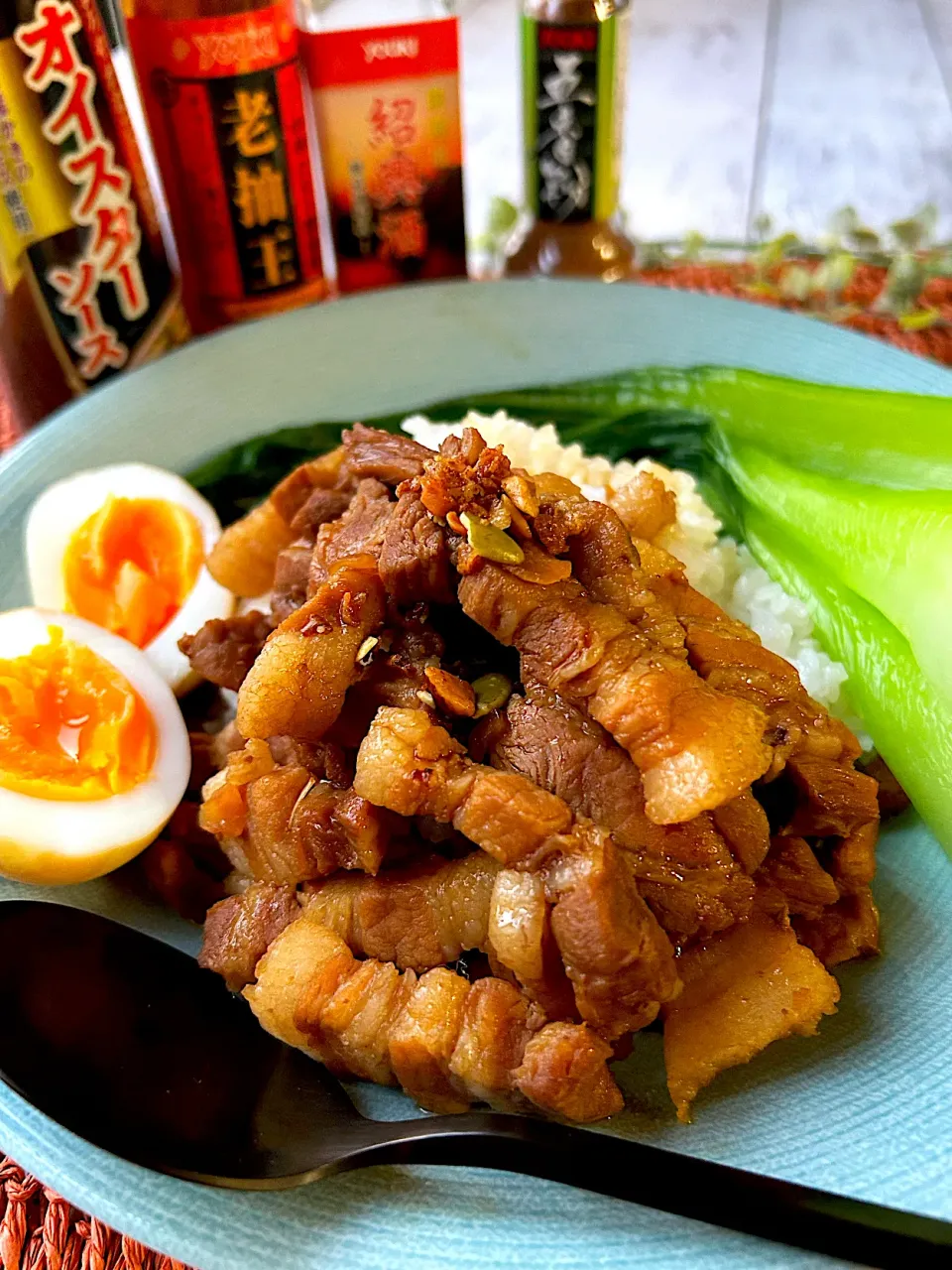 【ユウキ世界の食卓探検隊】魯肉飯(ルーローハン)|まなまな♡さん