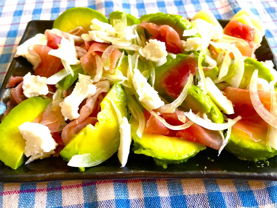 生ハム🥩アボカド🥑サラダ🥗|KANAさん