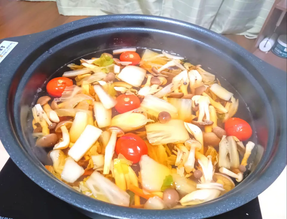 【鍋出汁の駅伝①🎯ミニトマト🍅と野菜たっぷり鍋🤤】|Falco*さん