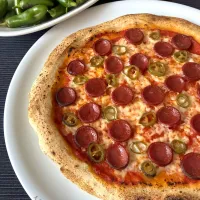 サラミとハラペーニョのピザ🍕|アッチさん